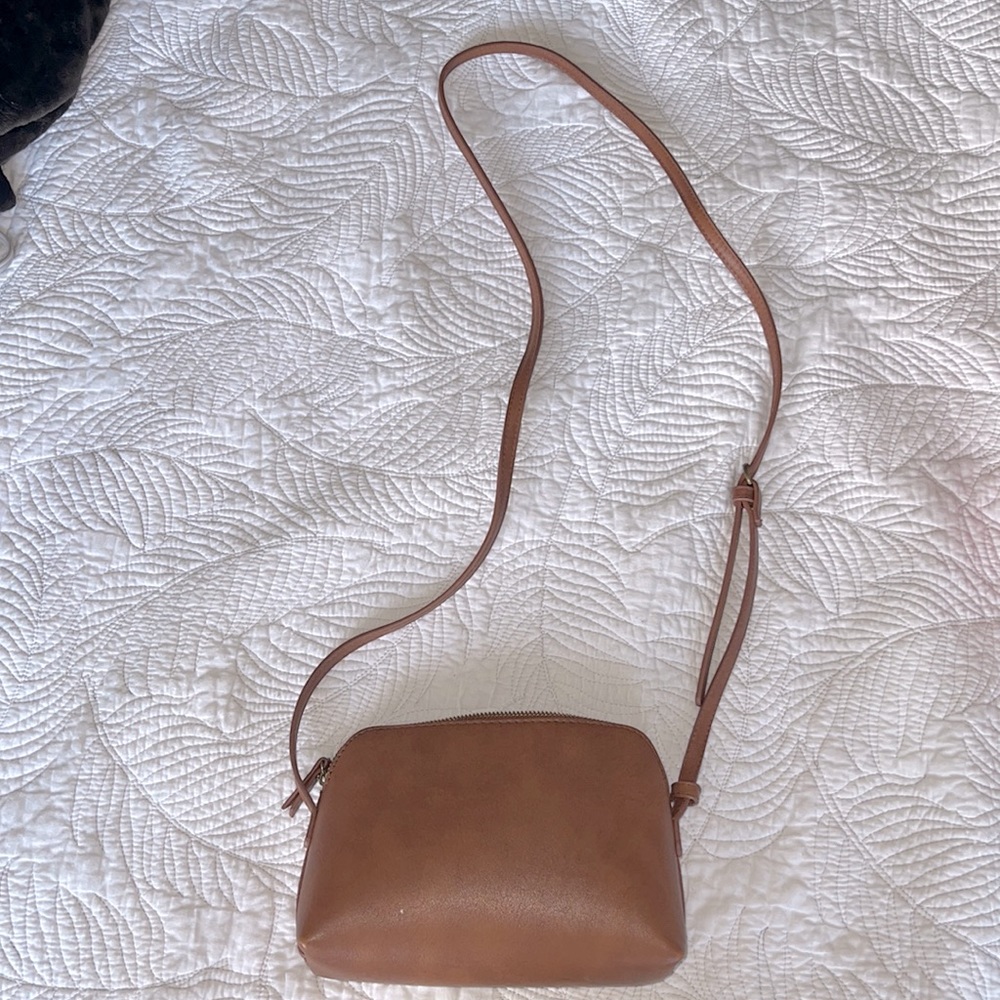 Small faux leather cross body bag!!